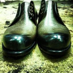Da Parigi a Milano, da Berlino a Londra, in strada tra mercatini vintage mi ispiro per creare collezioni sempre originali... Shoes Bags and Sunglasses Designer