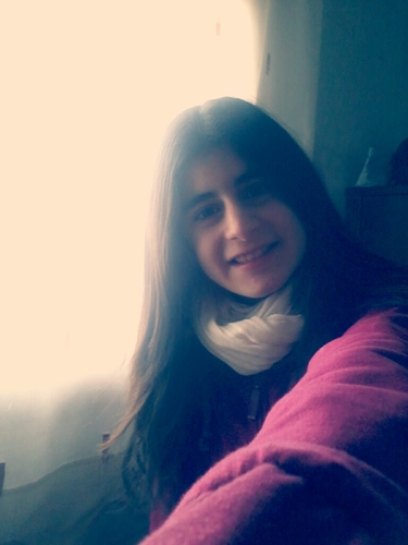 Con una sonrisa siempre en la cara :) . ¿Lo mejor que se me da? Sin duda soñar:) Soy como soy no como los demas quieren que sea.