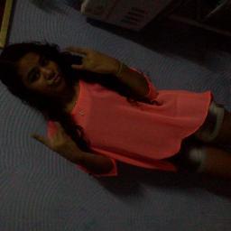 12 anos,doida,alegre,chata,brincalhona amo #musica  quer saber um pouco mais d mim me segue!!!!!!!!!!