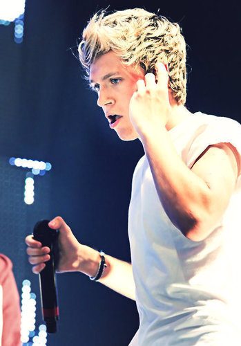 ∞♥i miei pensieri... le mie parole... i miei tweet :) *** ^_^ ∞♥                                               on we♥it Sofi F... follow me for 1D photos