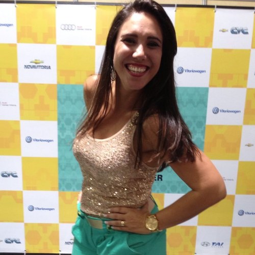 Uma mulher feliz... Mulher esposa, mãe, filha, irmã, amiga... Lutadora!!!
Amo amar a vida!!!