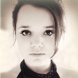 Renee_v's profile picture. 