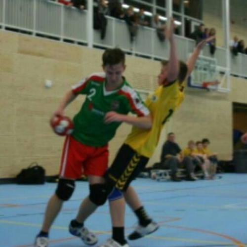 @_faniex is lief :) || #Handbal || #RugnummerTwee ||  #Vreetzak || #ISGArcus #Klas4T || #WaaromAlDieHashtags?
