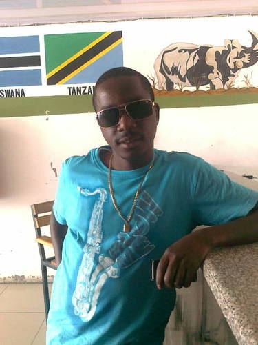 MadalaHamupolo's profile picture. 