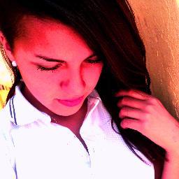 Ustedes son hermosos no importa lo que digan que las palabras nos los derriben c:
