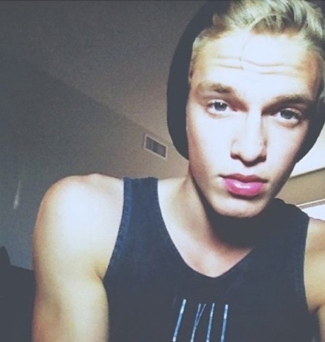 Twitter oficial da página sobre notícias do Cody Simpson! Instagram: SimpsonBrasil