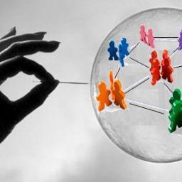 Bubblefear wants to transmit a way of thinking in which we look the genius, creativity and lose the fear to risk on something that we belive is right.