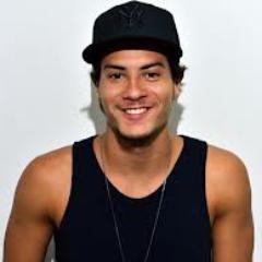 E pra você, meu menino anjo, desejo o que de melhor possa existir, desejo paz no seu caminho, e que Deus te proteja aonde você queira ir.. @Aguiarthur ♥