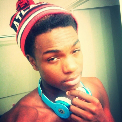 Fuck a bio I really aint got shit to say but follow me and I follow back