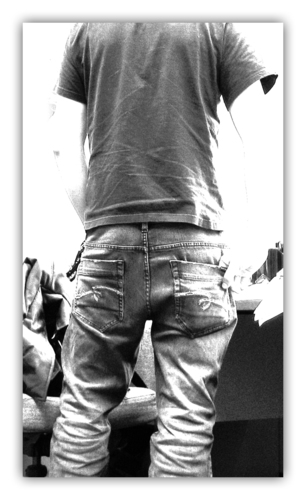 IneedMeaSADE's profile picture. I engineer costumes, streetwear, and accessories