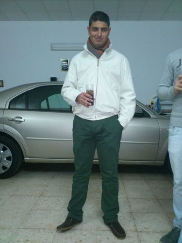 bollullero,betico,cofrade,un poko deportista y me gusta la musica,salir y disfrutar. Ese soy yo EL MORITO