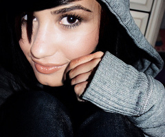 I'm Jasmine. I've lived in Mystic Falls my whole life. Its still the town I've hated my entire life. ··¤ Rp/NL/Human ¤··