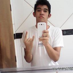 Um menino complicado , porém sincero , tenho meus defeitos não nasci pra agradar ninguém  soh da Ylayra Lene Me add aq no face teremos uma conversa legal :