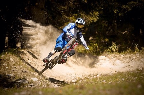 _Downhill_life's profile picture. Racing is life anything before or after is waiting