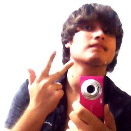 Sou excentrico, divertido, palhaço, chato, arrogante, estupido, ROCKEIROOO, FLAMENGUISTA F-A-N-A-T-I-C-O, e Apaixonado