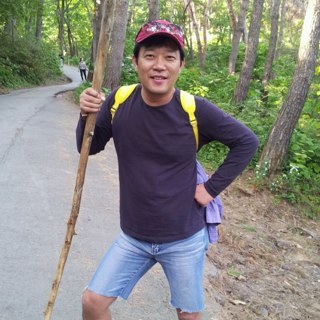 경상도 마누라, 서울아이 둘과 알콩달콩 살고있는
따뜻한 강원도 남자...
좋은세상..좋은사람들..을 꿈꾸는 어리석은 놈.