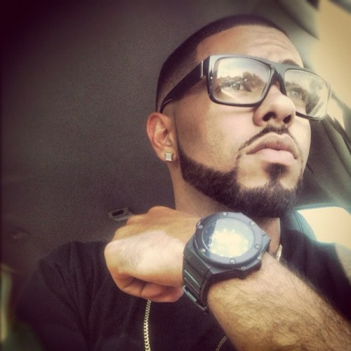 Premier Chicago Barber ✂ 

Specialize in Bigen (Color Service) 

Crisp.Clean.Cool
#SweeneyTaud 
312 531 0017