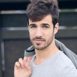Twitter dedicado al italiano mas lindo,sexi y genial actor.. actua de 10 y tambien canta hermoso!! Ti amo idolo!!!
