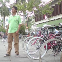 damai itu indah, mengasihi itu suci,marilah kita hidup damai dengan saling mengasihi