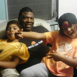 DavidHollis825's profile picture. 