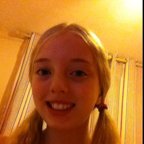 Only accepts if i know u!! Loves netball and tae kwon do. Hates Science. Likes LOL things!!!!