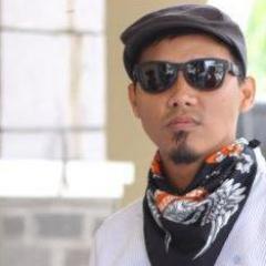 saya saudara hasan : @acangimbil | teater lorong | ride vespa super 66 |
