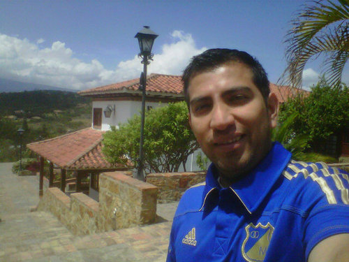 Ingeniero Electrónico - Consultor Oracle Siebel CRM. Amante de los deportes. Hincha del mejor Millonarios!!!