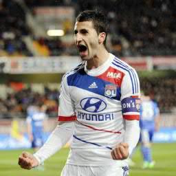 Capitaine de l'Olympique Lyonnais. Equipe de France.