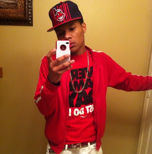 Yung nigga bout gwap dnt fck around wit da fck around straight like dat off papers ridin big and im smoking great !!