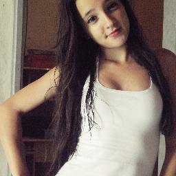 Instagram: @cleciagama_