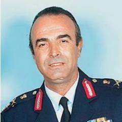 Ταξίαρχος Στάθης Θεοχάρης. Ο πατέρας και αστυνομικός.