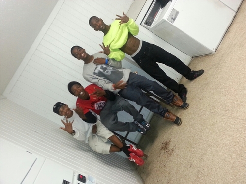 Stopp peepin && gone head follow mee (freaknation)