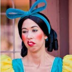Hermanastra de Cenicienta. A mi hermana @anastasiaher_D y a mi nos encanta hacerle la vida imposible, ¡es divertido! :D
