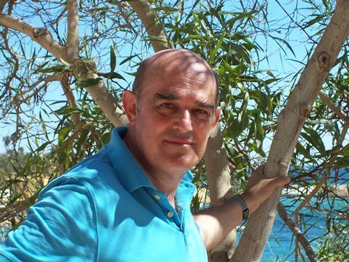 Author, Business Therapist,  Mentor & Donator of Confidence