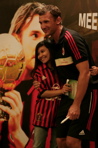 ♥Milanisti since 1998 :*♥       ♥♥Shevalovers :*♥ ♥HOLLAND fans :*♥ Say no to INTER MILAN! MESSI HATERS!  CapoSezione MI Sez. Lombok [028] 2013-2015