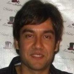 Vendedor mayorista de humo.
Papá de Delfi y Nacho.