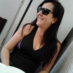 Me deixo assim,a seguir a vida,atrás da felicidade sempre.
