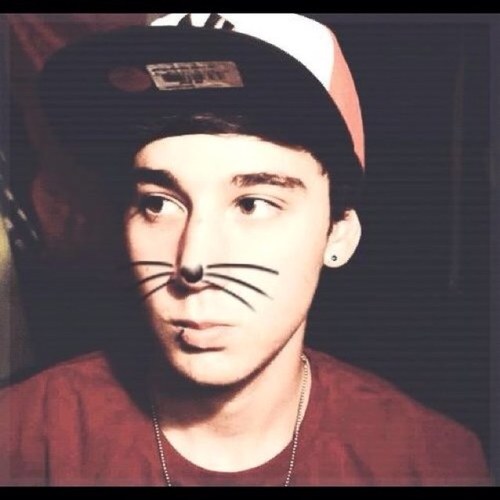 Love boys who make covers on youtube. Nicki Minaj, Lord of the rings, The hunger games and paranormal activitys my life :-)3