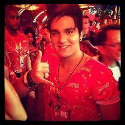 è incrivel o que o seu sorisso faz comigo , o modo que vc trata  suas fãs e eu Te amo infinitamente  @luansantana
Seguido por @andreekadu