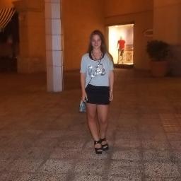 Hello :D I'm Directioner..And if you follow, thank you..I Love You .xx. Follow me on Instagram: hazzaalove1D Ask me for a follow back.