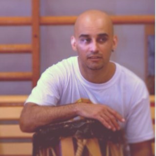 Capoeirista, Contra-Mestre do Grupo Senzala de Barcelona. Discipulo de Mestre Jacaré, de Mestre Peixinho. A Capoeira pode mudar o mundo para melhor!!