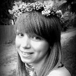 Hi ! I'm Elwira !  I'm 14 years old and I'm from Poland.  My dream is to fly to London :* 333