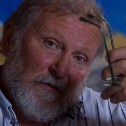 Journalist, author, editor of http://t.co/pjs2uazRqt and other online projects. Nationalized Spanish, resident in Granada since 1969.