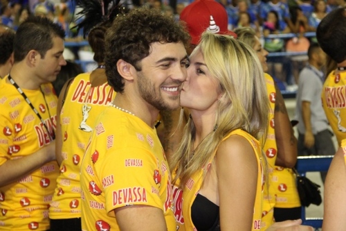 Oque importa e que minha princesa @Lua_Blanco ta feliz.
