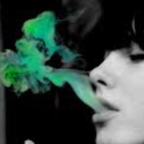 I'm a nanny that lives to blaze (but not around the kid) That's not a typo. I'm also an emotional wreck at times. 
#stonernation
