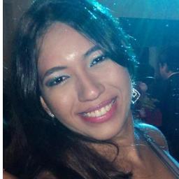 Sou paranóica, egoísta, teimosa, chata, neurante, ciumenta e muito sincera. :)