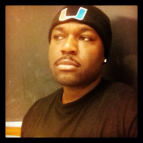 Im am american #CSUN  #BASKETBALLJUNKIE!! follow me for wisdom