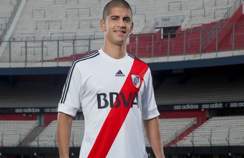 Lateral Derecho en el Club Atlético River Plate. Llevo el dorsal numero 4. Hincha de River.