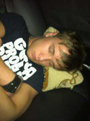 @Samcallahan94 Rocks our world. #callafans. Zara and shannon, wbu? ;) follow the zebra and the pineapple:)