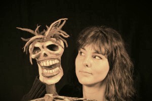 Freelance performer and facilitator. Tuition in physicality and mask for actors. Storyhunter Theatre Co. Mask and puppet maker.